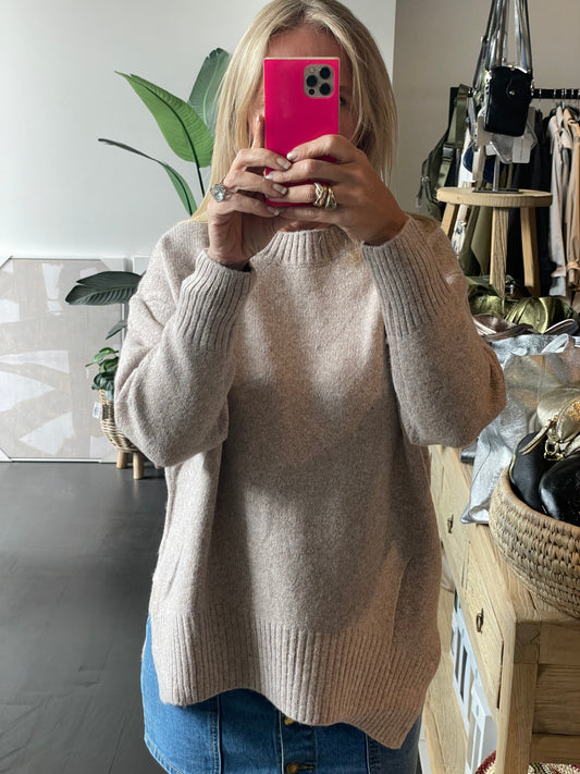 Round Neck Relaxed Knit- vanilla